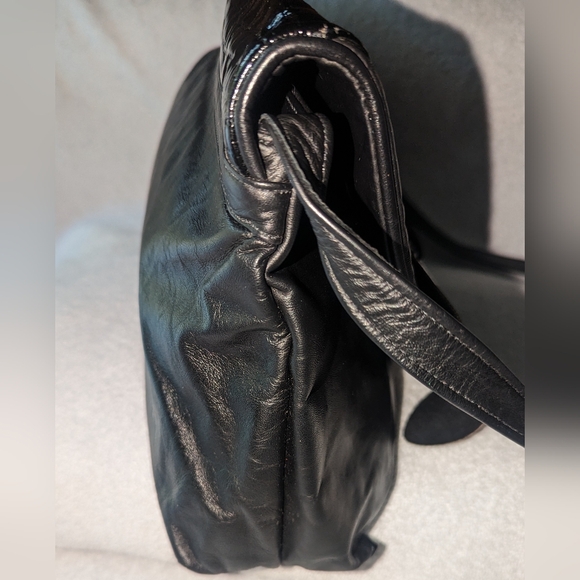 Vintage Manolucci black leather shoulder clutch bag. - Picture 7 of 12